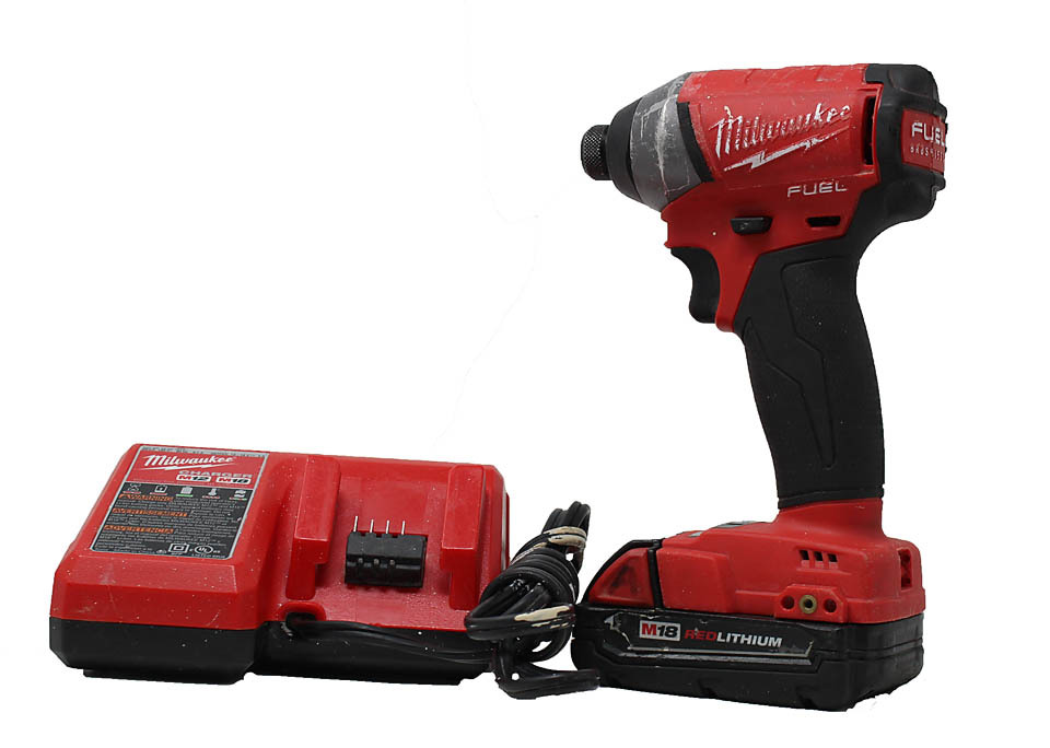 MILWAUKEE IMPACT DRIVER WITH BATTERY AND CHARGER Golden Pawn