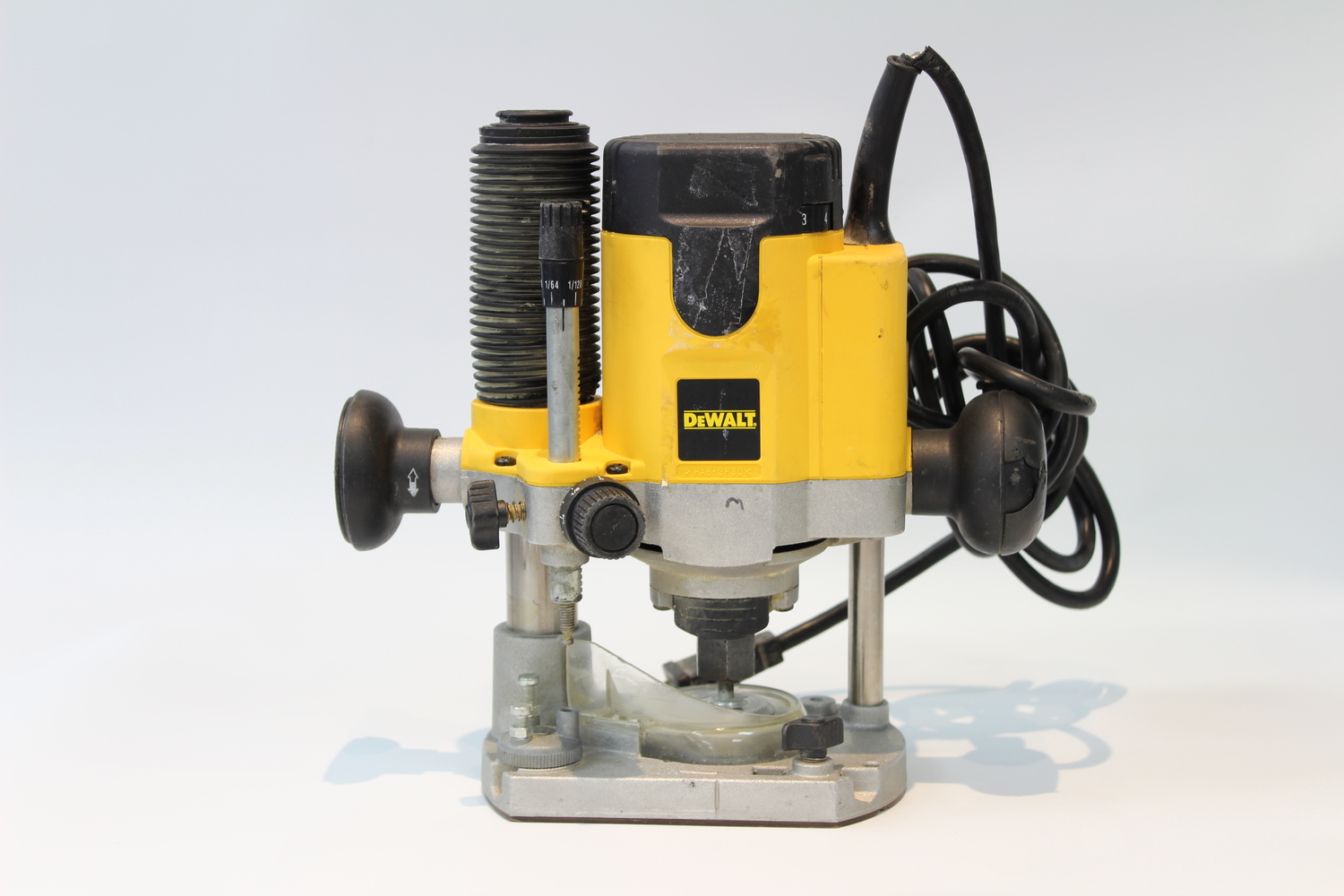 DEWALT DW621 2 HORSEPOWER PLUNGE ROUTER Golden Pawn