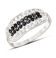  10KT WHITE GOLD RING WITH DIAMONDS
