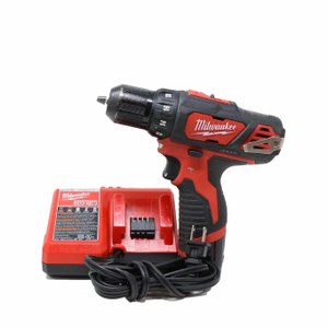 MILWAUKEE M12 3/8 INCH DRILL DRIVER WITH BATTERY AND CHARGER