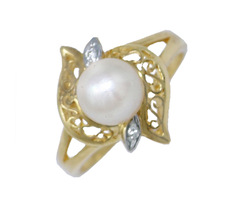 14 KT YELLOW AND WHITE GOLD PEARL RING WITH DIAMONDS