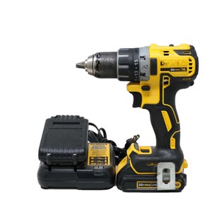 DEWALT CORDLESS DRILL TWO BATTERIES AND CHARGER KIT