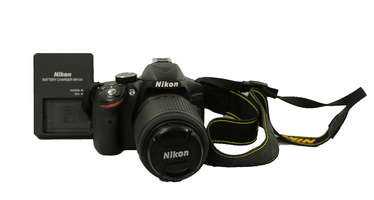 NIKON D3200 CAMERA WITH LENS AND CHARGER