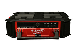 MILWAUKEE M18 PACKOUT JOBSITE RADIO WITH BATTERY
