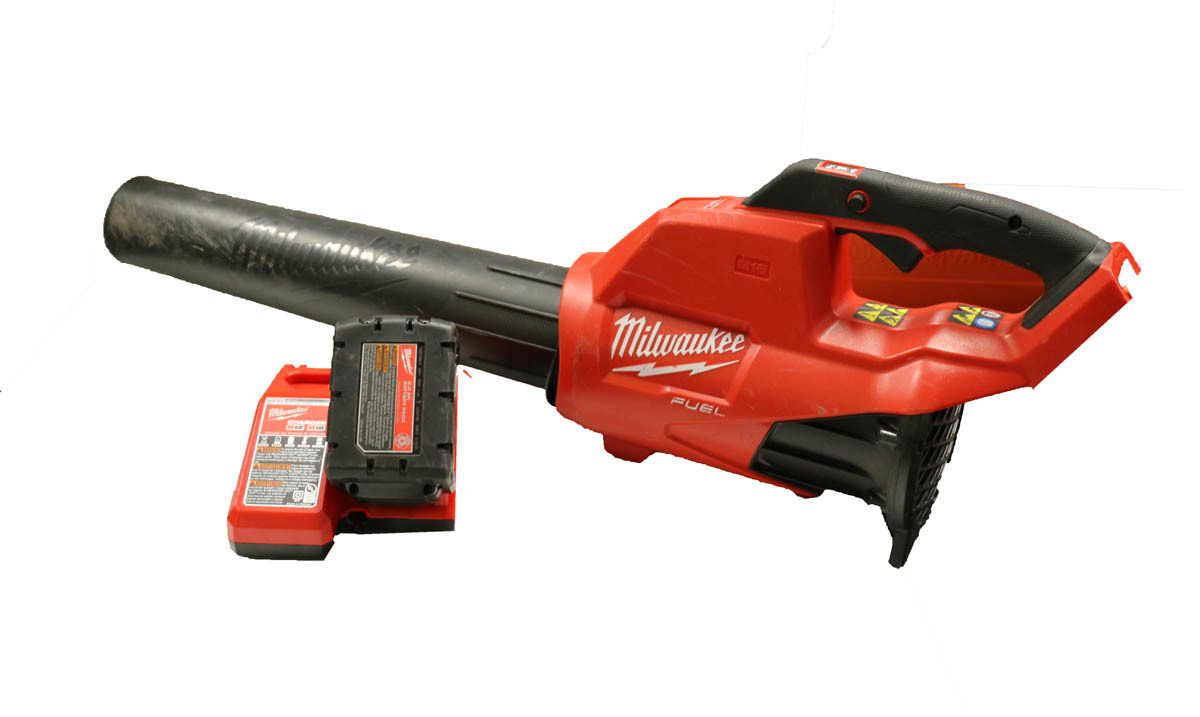 MILWAUKEE M18 FUEL ELECTRIC BLOWER WITH BATTERY AND CHARGER