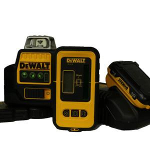 DEWALT 12 VOLT MAX LINE LASER 3 X 360 GREEN WITH DETECTOR BATTERY AND CHARGER
