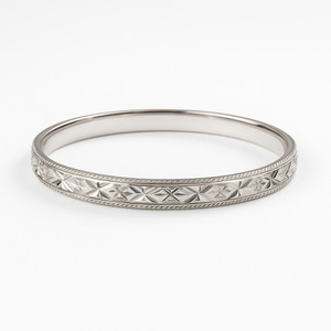 10KT WHITE GOLD BANGLE BRACELET