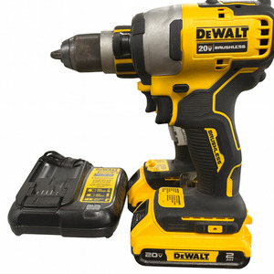 DEWALT 20 VOLT DRILL  AND IMPACT SET WITH 2 BATTERIES AND CHARGER