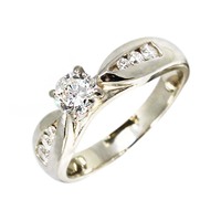 14 KT WHITE GOLD LADIES RING WITH 7 DIAMONDS